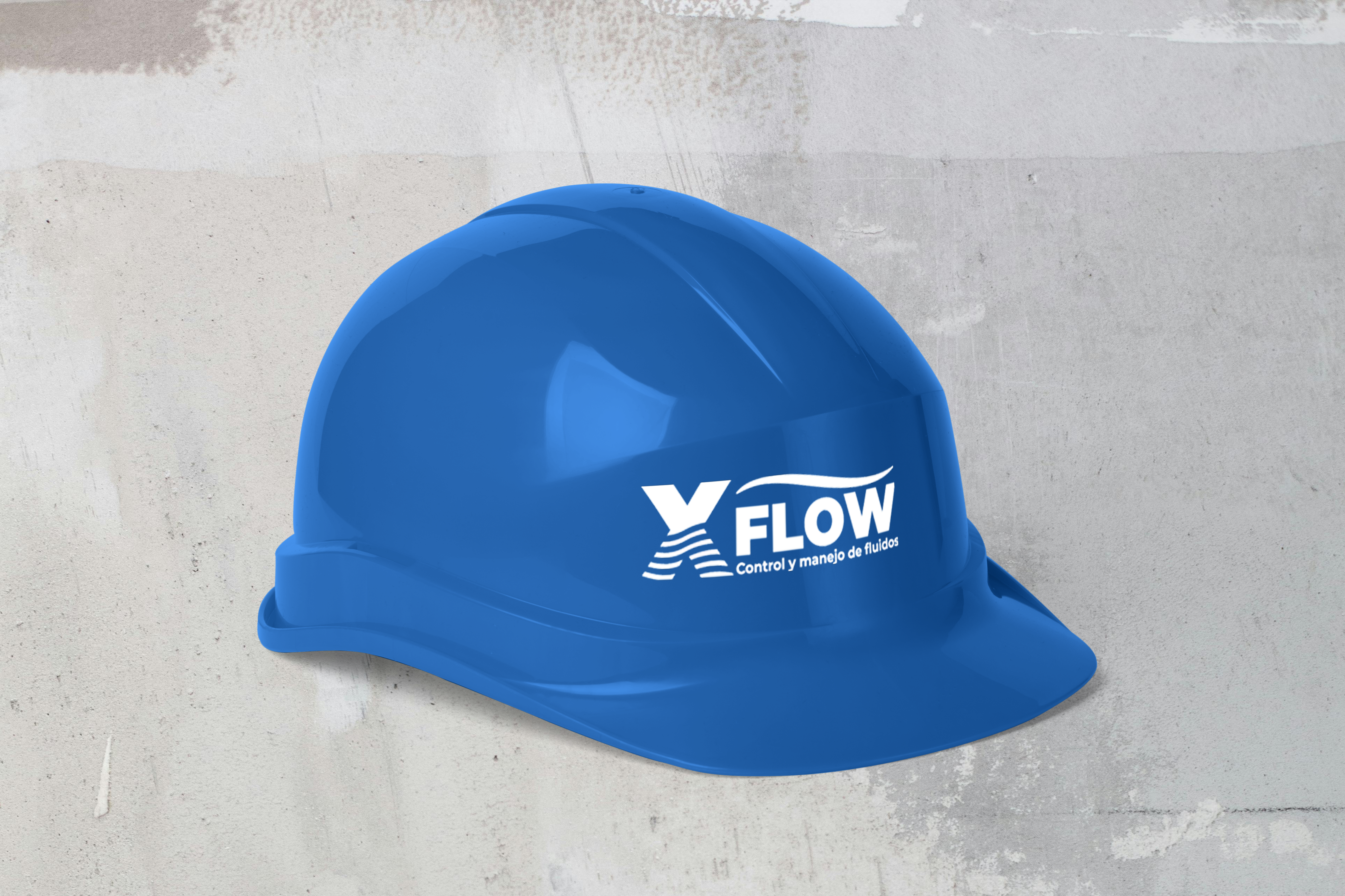 c-xflow Casco con branding de XFLOW.